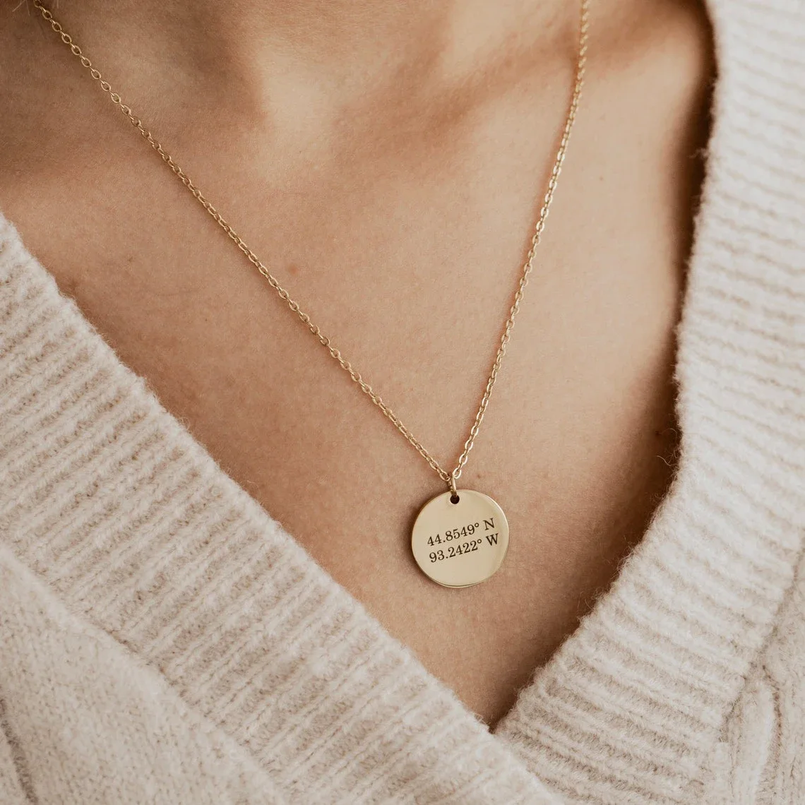 แกะสลักชื่อที่กําหนดเองวันที่ส - Birth Flower Necklace บทวิจารณ์และราคา